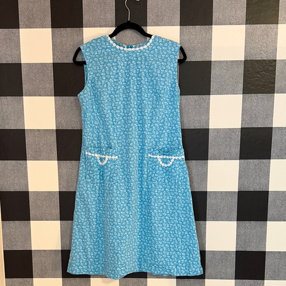 Dresses & Skirts - Chic Blue Floral Midi Dress